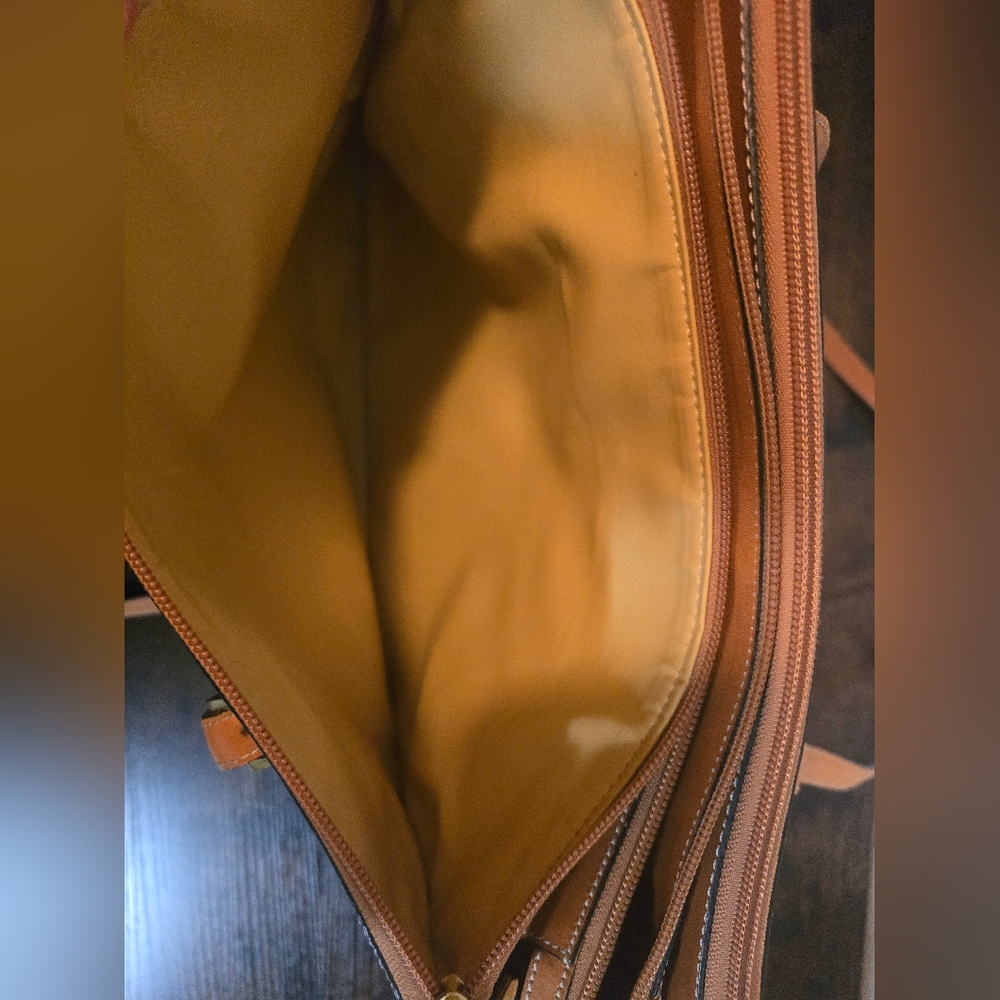 BALLY Vintage Black And Tan Leather Tote - RARE, Elegant Beauty. Comes With COA - Picture 11 of 11